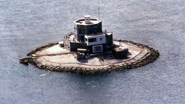 Aerial view of a concrete structure which the Philippine military has identified as a Vietnamese fortification built on South Reef, one of the many islets, shoals and reefs located in the disputed Spratly Islands (File) - Sputnik International