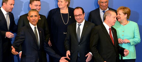 US President Barack Obama, France's President Francois Hollande, Turkish President Recep Tayyip Erdogan and German Chancellor Angela Merkel chat while posing for a family photo - Sputnik International