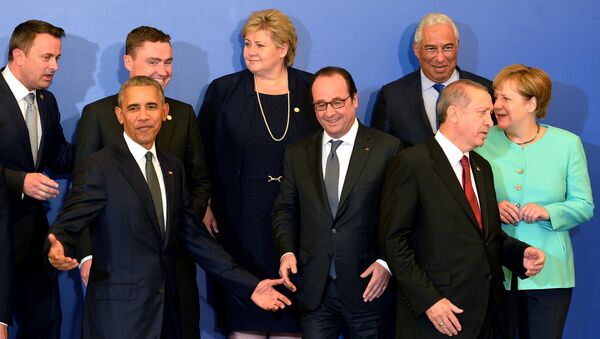 US President Barack Obama, France's President Francois Hollande, Turkish President Recep Tayyip Erdogan and German Chancellor Angela Merkel chat while posing for a family photo - Sputnik International