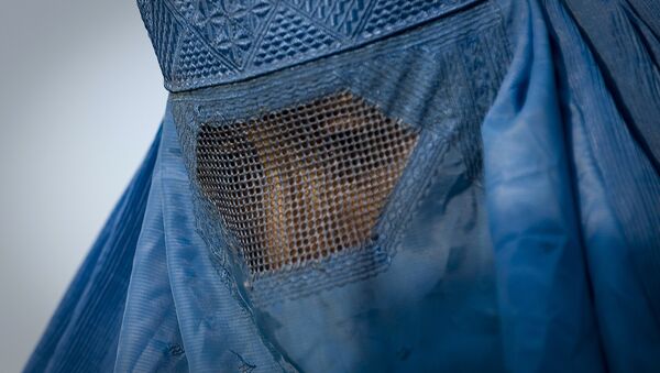 Woman under her burqa - Sputnik International