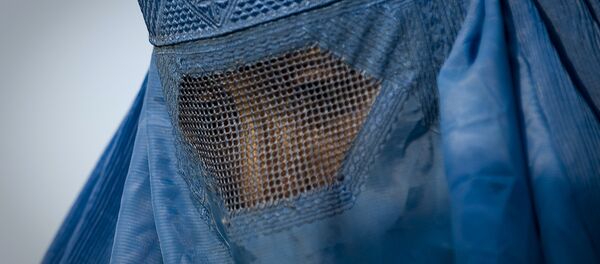 Woman under her burqa - Sputnik International