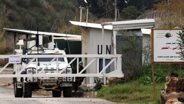 A Spanish soldier of the United Nations Interim Forces in Lebanon (UNIFIL) guards a checkpoint in southern Lebanese village of Wazzani next to the divided village of Ghajar on border with Israel on January 5, 2016 - Sputnik International
