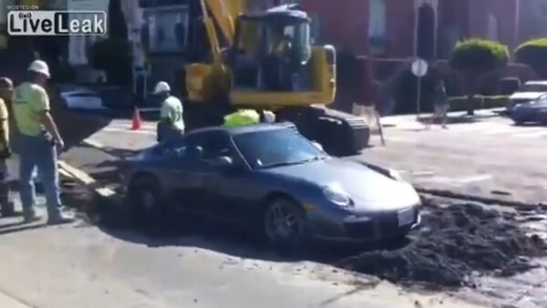 Porsche stuck in wet cement - Sputnik International
