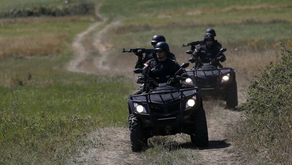 Serbian officers patrol near the border between Serbia and Bulgaria, not far from the border crossing Vrska Cuka, some 250 km (155 miles) southeast of Belgrade, Serbia, Monday, Aug. 15, 2016 - Sputnik International