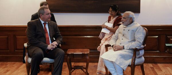 Russian Deputy Prime Minister Dmitry Rogozin, left, and Indian Prime Minister Narendra Modi during talks in New Delhi. File photo - Sputnik International