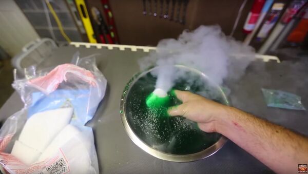 What Happens If You put Dry Ice into Slime? - Sputnik International
