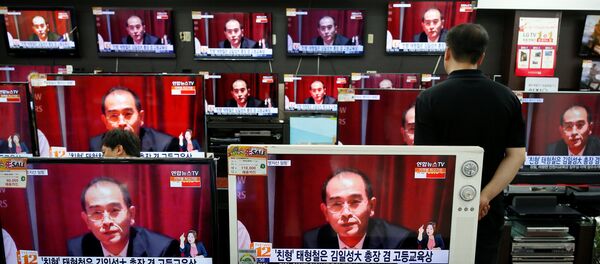 A sales assistant watches TV sets broadcasting a news report on Thae Yong Ho, North Korea's deputy ambassador in London, who has defected with his family to South Korea, in Seoul, South Korea, August 18, 2016 A sales assistant watches TV sets broadcasting a news report on Thae Yong Ho, North Korea's deputy ambassador in London, who has defected with his family to South Korea, in Seoul, South Korea, August 18, 2016 - Sputnik International