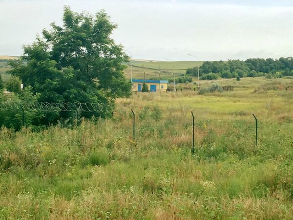 Chunk of the 'wall' on Ukraine's border with Russia - Sputnik International