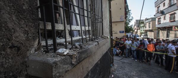 People stand near the explosion scene following a late night attack on a wedding party that left at least 30 dead in Gaziantep in southeastern Turkey near the Syrian border on August 21, 2016 People stand near the explosion scene following a late night attack on a wedding party that left at least 30 dead in Gaziantep in southeastern Turkey near the Syrian border on August 21, 2016 - Sputnik International