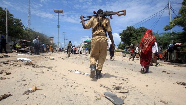 A Somali policeman walks towards the scene of an explosion (File) - Sputnik International