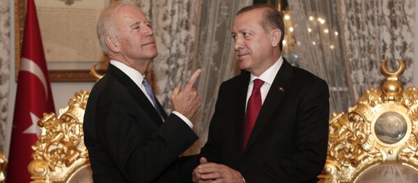 US Vice President Joe Biden (L) gestures next to Turkish President Recep Tayyip Erdogan after a meeting at Yildiz Mabeyn Palace on January 23, 2016 in Istanbul - Sputnik International