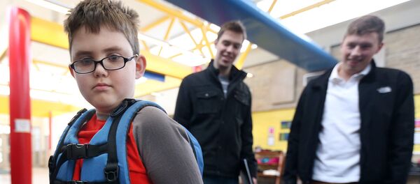 World's first backpack for kids with sensory perception needs - Sputnik International