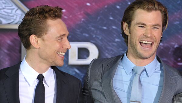 Tom Hiddleston, left, and Chris Hemsworth arrive at the U.S. premiere of Thor: The Dark World at the El Capitan Theatre on Monday, Nov. 4, 2013, in Los Angeles - Sputnik International