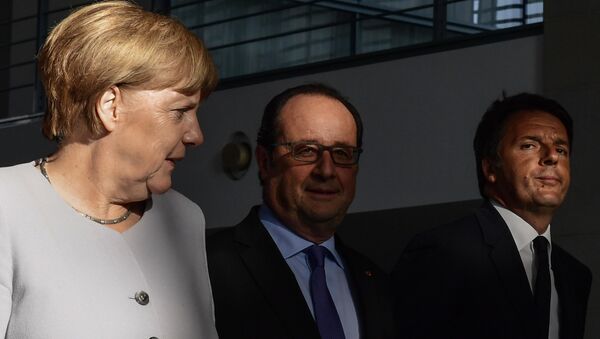 (L-R) German Chancellor Angela Merkel, French President Francois Hollande and Italy's Prime Minister Matteo Renzi arrive for a press conference ahead of talks following the Brexit referendum at the chancellery in Berlin, on June 27, 2016. - Sputnik International