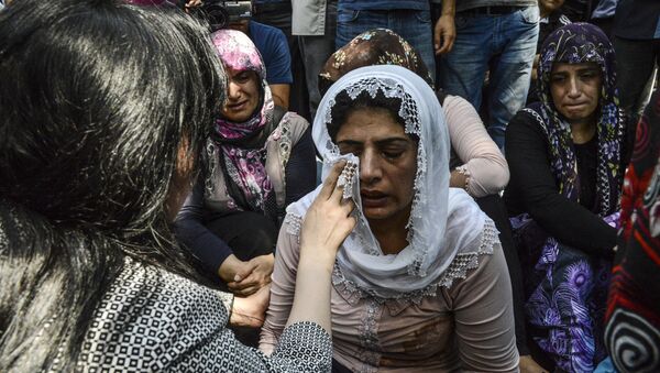 Women cry during a funeral for victims of last night's attack on a wedding party that left 50 dead in Gaziantep in southeastern Turkey near the Syrian border on August 21, 2016 - Sputnik International