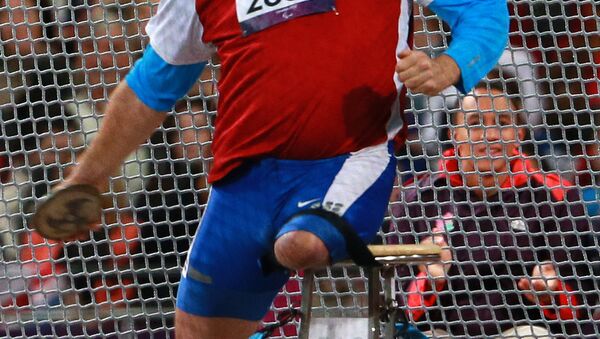 Russian wheelchair athlete Alexei Ashapatov during the discus throw event at the 2012 London Paralympics. He won the gold medal and set a new world record - Sputnik International