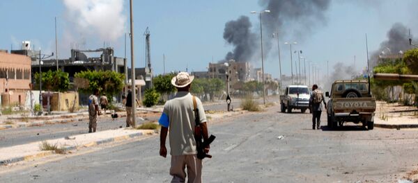Smoke rises during a battle between Libyan forces allied with the U.N.-backed government and Islamic State fighters in neighborhood Number Two in Sirte, Libya August 16, 2016 - Sputnik International