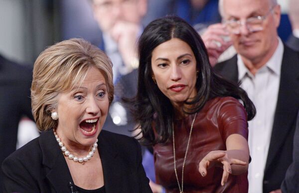 Democratic Presidential Nominee Hillary Clinton (L) and longtime aide Huma Abedin at a campaign event in Iowa, November 2015. Democratic Presidential Nominee Hillary Clinton (L) and longtime aide Huma Abedin at a campaign event in Iowa, November 2015. - Sputnik International