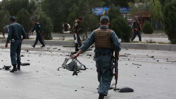 Afghan security personnel work at the site of an explosion in Kabul, Afghanistan, Thursday, Aug. 18, 2016 - Sputnik International