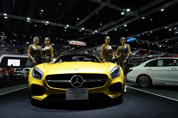 Beautiful Girls Among Fast Cars: The 'Pretties' of BIG Motor Sale in Bangkok - Sputnik International