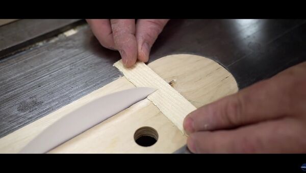 Can Paper Cut Wood? - Sputnik International