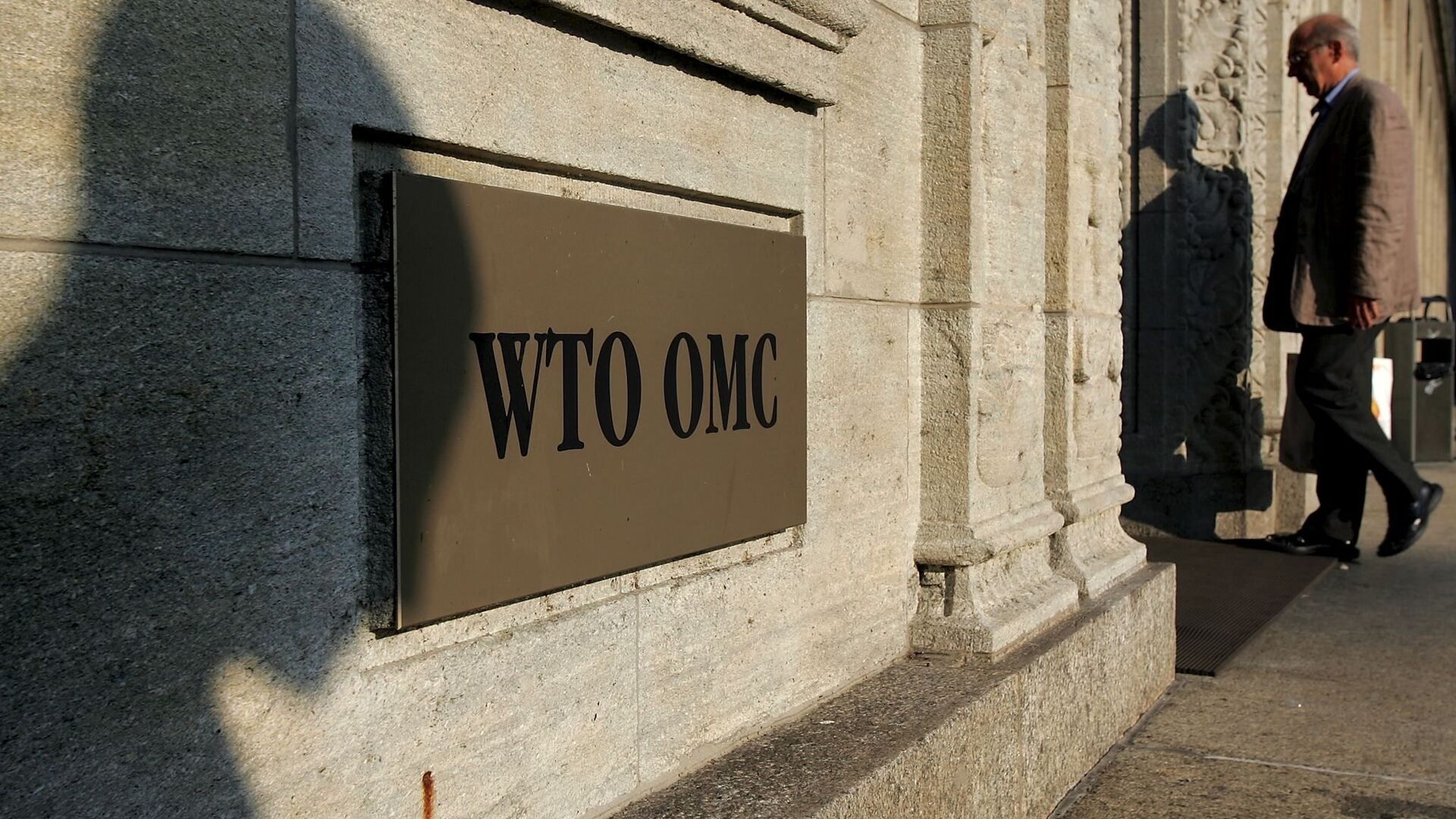 The shadow of a sculpture is reflected on the World Trade Organisation, WTO sign near the entrance of the headquarters, in Geneva (File) - Sputnik International, 1920, 27.03.2023