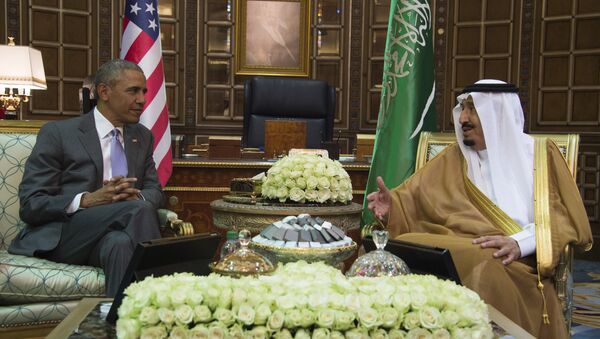 US President Barack Obama (L) speaks with King Salman bin Abdulaziz al-Saud of Saudi Arabia at Erga Palace in Riyadh, on April 20, 2016. - Sputnik International