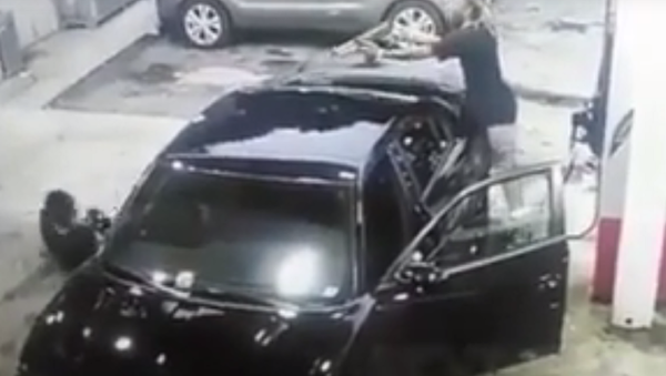 WATCH: Wild Shootout at Atlanta Gas Station Captured in Shocking Video - Sputnik International
