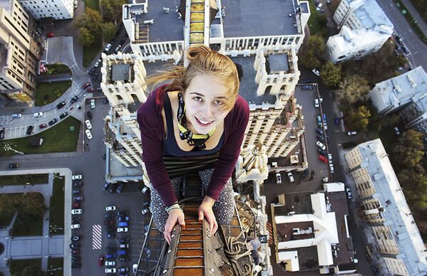 The Sky is the Limit: Russian Girl Takes Most Extreme Shots Ever - Sputnik International