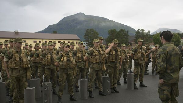 Recruits line up for their officers in the morning at the armored battalion in Setermoen, northern Norway - Sputnik International