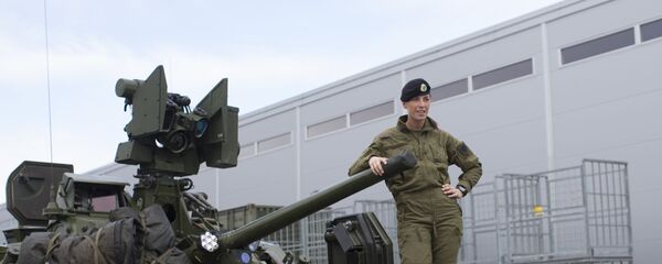 Female soldiers talk next to a CV90 combat vehicle at the armored battalion in Setermoen, northern Norway on August 11, 2016. Norway has become the first NATO member to have compulsory conscription for women as well as men in the army. Recently, the first batch of army recruits joined the ranks in The Armored Battalion in the Norwegian Army located in Setermoen in northern Norway. - Sputnik International