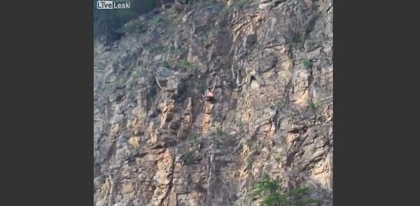 Guy misses the landing on the dive Guy misses the landing on the dive - Sputnik International