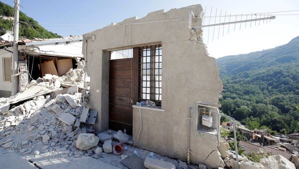 A front door of a collapsed house is seen following an earthquake in Pescara del Tronto, central Italy, August 26, 2016 - Sputnik International