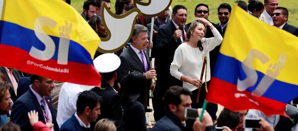 Colombia's President Juan Manuel Santos (L) and Colombian First Lady Maria Clemencia de Santos arrives at congress to present the FARC peace accord to the Colombian Congress in Bogota, Colombia, August 25, 2016. - Sputnik International