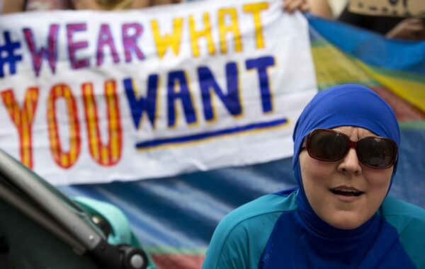 A woman wearing a Burkini joins a protest outside the French Embassy in London on August 25, 2016, during a Wear what you want beach party to demonstrate against the ban on Burkinis on French beaches and to show solidarity with Muslim women. A woman wearing a Burkini joins a protest outside the French Embassy in London on August 25, 2016, during a Wear what you want beach party to demonstrate against the ban on Burkinis on French beaches and to show solidarity with Muslim women. - Sputnik International