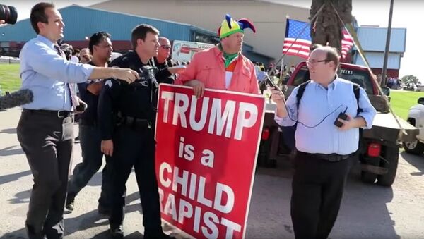 Texas County Republican Chair Loses Job After Calling Trump a Child Rapist - Sputnik International