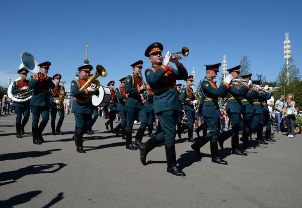 The participants in the 2016 International Military Music Festival “Spasskaya Tower” parade on the VDNKh central alley, Moscow The participants in the 2016 International Military Music Festival “Spasskaya Tower” parade on the VDNKh central alley, Moscow - Sputnik International