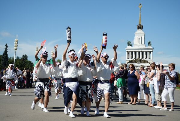 The participants in the 2016 International Military Music Festival “Spasskaya Tower” parade on the VDNKh central alley, Moscow The participants in the 2016 International Military Music Festival “Spasskaya Tower” parade on the VDNKh central alley, Moscow - Sputnik International