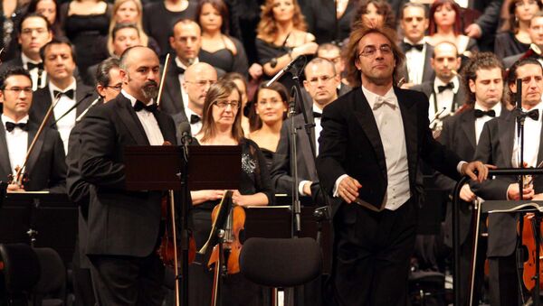 A view of the Bari province symphonic orchestra directed by Fabio Mastrangelo, at right in foreground, during a concert to mark the reopening of the Petruzzelli theatre, in Bari southern Italy. (File) - Sputnik International