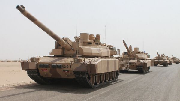 French-made Leclerc tanks of the Saudi-led coalition are deployed on the outskirts of the southern Yemeni port city of Aden on August 3, 2015, during a military operation against Shiite Huthi rebels and their allies - Sputnik International