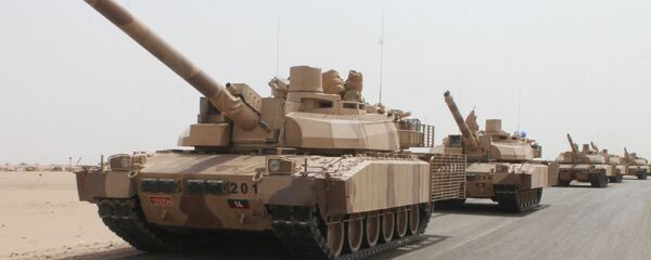 French-made Leclerc tanks of the Saudi-led coalition are deployed on the outskirts of the southern Yemeni port city of Aden on August 3, 2015, during a military operation against Shiite Huthi rebels and their allies French-made Leclerc tanks of the Saudi-led coalition are deployed on the outskirts of the southern Yemeni port city of Aden on August 3, 2015, during a military operation against Shiite Huthi rebels and their allies - Sputnik International