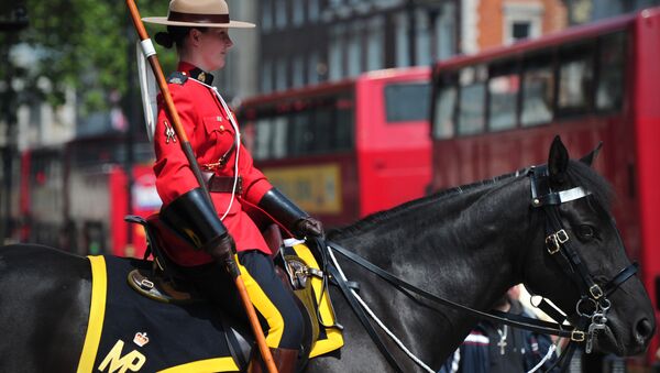 A female member of the Royal Canadian Mounted Police (RCMP) (File) - Sputnik International