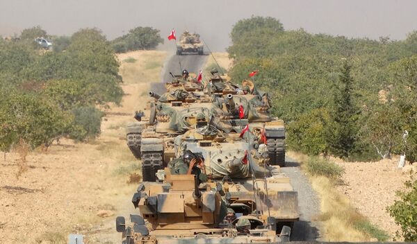 Turkish army tanks make their way towards the Syrian border town of Jarabulus, Syria August 24, 2016 Turkish army tanks make their way towards the Syrian border town of Jarabulus, Syria August 24, 2016 - Sputnik International