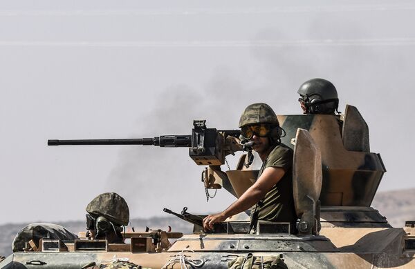 Turkish soldiers sit on a tank driving to Syria from the Turkish Syrian border city of Karkamis in the southern region of Gaziantep, on August 27, 2016 Turkish soldiers sit on a tank driving to Syria from the Turkish Syrian border city of Karkamis in the southern region of Gaziantep, on August 27, 2016 - Sputnik International