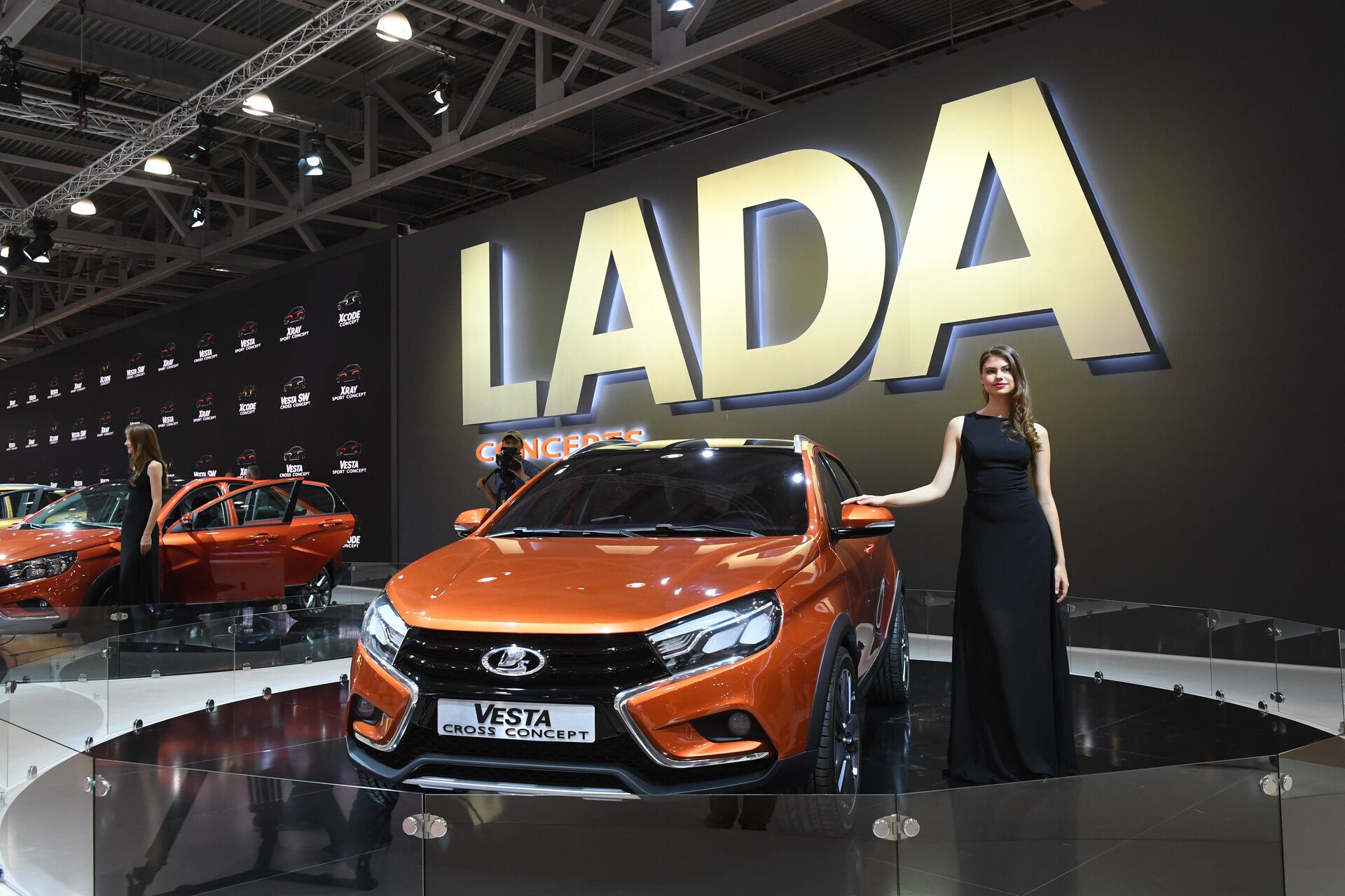 Lada Vesta Cross at the 2016 Moscow International Automobile Salon at Crocus Expo in Moscow - Sputnik International, 1920, 13.06.2023