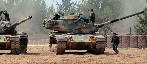 Turkish army tanks are stationed near the Syrian border in Karkamis, Turkey, Thursday, Aug. 25, 2016 Turkish army tanks are stationed near the Syrian border in Karkamis, Turkey, Thursday, Aug. 25, 2016 - Sputnik International