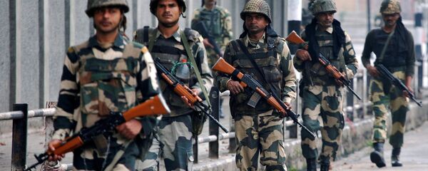 Indian Border Security Force (BSF) soldiers patrol a street in Srinagar as the city remains under curfew following weeks of violence in Kashmir August 27, 2016 Indian Border Security Force (BSF) soldiers patrol a street in Srinagar as the city remains under curfew following weeks of violence in Kashmir August 27, 2016 - Sputnik International