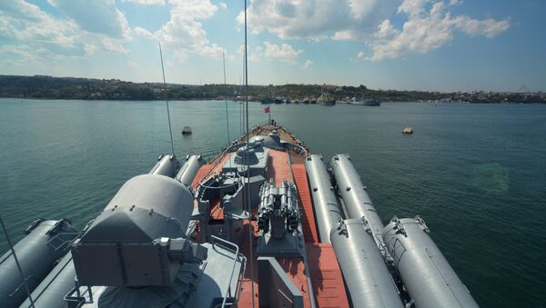 Russian cruiser Moskva of the Black Fleet at a port in Sevastopol - Sputnik International