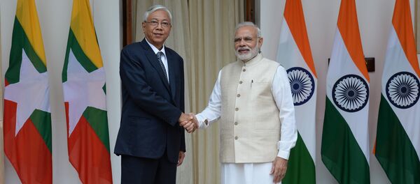 Inidan Prime Minister Narendra Modi (R) shakes hands with the President of the Republic of the Union of Myanmar U Htin Kyaw prior to a meeting in New Delhi on August 29, 2016 - Sputnik International