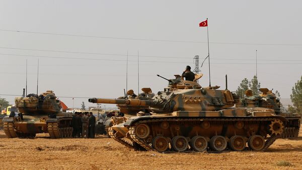 Turkish army tanks and military personal are stationed in Karkamis in the southeastern Gaziantep province, Turkey, August 25, 2016 - Sputnik International